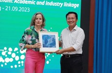 Comparten experiencias de formación entre universidades vietnamitas y australianas