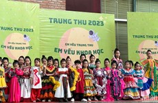 Celebran el Festival de Medio Otoño para niños en Hanoi