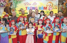 Celebran Festival del Medio Otoño para niños vietnamitas en Laos
