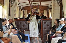 Actuaciones musicales gratuitas en el tren antiguo en Da Lat