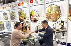 Vietnam participa en exposición internacional del mueble en la India