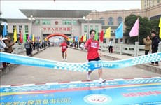 Nutrida participación en maratón transfronterizo Vietnam-China