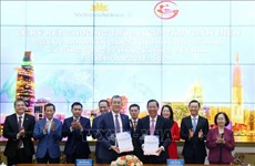 Ciudad Ho Chi Minh y Vietnam Airlines firman acuerdo de cooperación integral