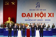 Presidente de Vietnam pide a estudiantes aportar con responsabilidad a su país
