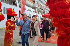 Primer crucero internacional llega al puerto de Ha Long en Tet 2024