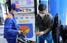 Vietnam realizó hoy ajustes al alza de los precios de gasolina