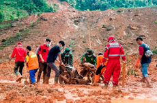 Indonesia registra al menos cuatro muertos por deslizamiento de tierra