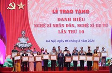Artistas del Pueblo son activo precioso del país, resalta presidente de Vietnam
