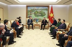 Vietnam promueve cooperación con empresa francesa Airbus Helicopters