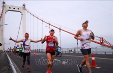 Corredores vietnamitas brillan en el maratón internacional de Da Nang