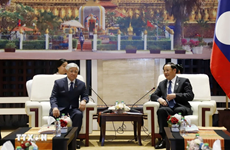  Primer ministro de Laos recibe a delegación del Frente de la Patria de Vietnam