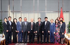 Presidente del Legislativo vietnamita recibe a líderes de corporaciones chinas
