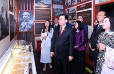 Dirigente vietnamita visita área dedicada al presidente Ho Chi Minh en China