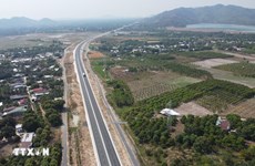 Ponen en operación último tramo de autopista entre Ciudad Ho Chi Minh y Nha Trang