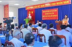 Presidenta interina dialoga con votantes en provincia de An Giang