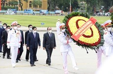 Líderes vietnamitas rinden homenaje al Presidente Ho Chi Minh por el 131 aniversario de su natalicio