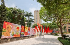 Calles de Hanoi se decoran con pancartas y banderas en saludo a las elecciones legislativas