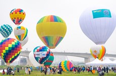 Los hanoyenses disfrutan del Festival de Globos Aerostáticos