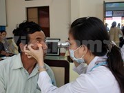 Miles de alumnos vietnamitas beneficiados con tratamientos oftalmológicos 
