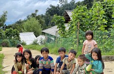 Juegos caseros y divertidos de niños en el Noroeste de Vietnam