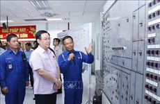 Presidente del Parlamento exhorta a movilizar recursos para expandir la refinería de petróleo Dung Quat