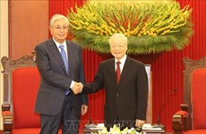Máximo dirigente vietnamita recibe al presidente kazajo
