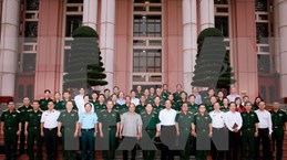 Premier de Vietnam aboga por impulsar industria de defensa