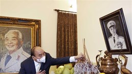 Presidente vietnamita honra contribuciones de exdirigentes del Partido y Estado
