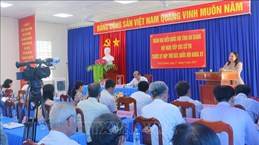 Presidenta interina dialoga con votantes en provincia de An Giang