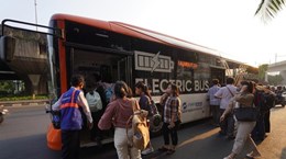 Indonesia se esfuerza para impulsar el uso de autobuses eléctricos