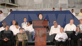 Líder parlamentaria de Vietnam asiste a acto en homenaje póstumo a Fidel  