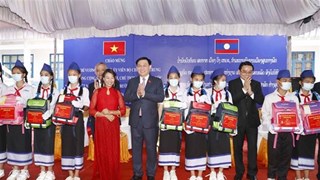 Destacan éxito de visita de presidente del Parlamento de Vietnam a Laos 