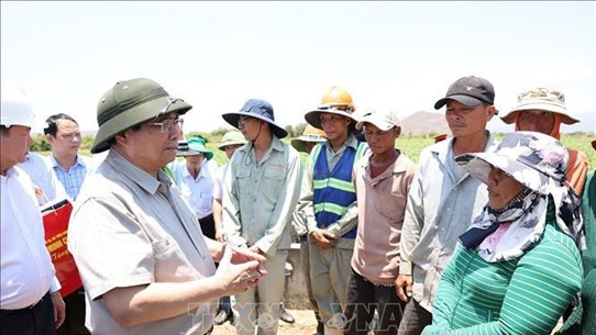 Premier vietnamita inspecciona lucha contra sequía en Ninh Thuan