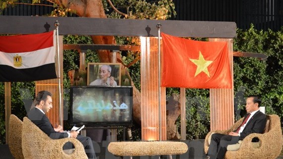  Televisión egipcia transmite en vivo programa sobre Vietnam