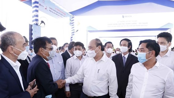 Presidente vietnamita asiste a apertura al tráfico de autopista clave del delta del Mekong
