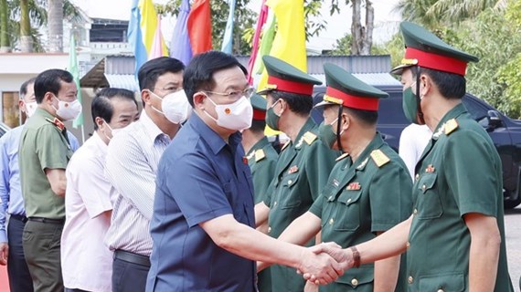 Titular del Legislativo vietnamita transmite felicitaciones por el Tet a soldados y pobladores de Ca Mau