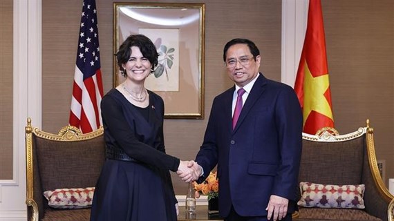 Primer ministro de Vietnam sostiene encuentro con vicealcadesa de Los Ángeles