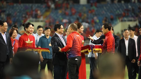 Primer ministro vietnamita felicita a la selección de fútbol sub-23 por su victoria en SEA Games 31
