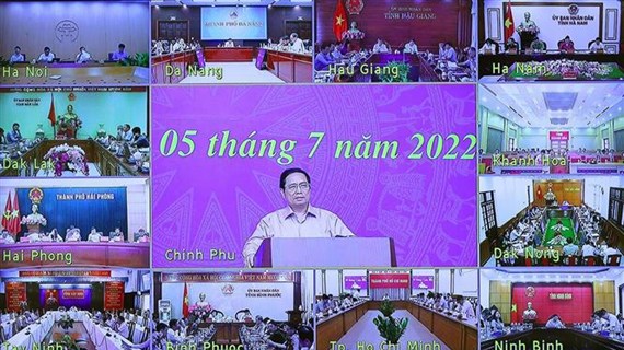 Premier vietnamita insta a evitar negligencia en control pandémico de la COVID-19
