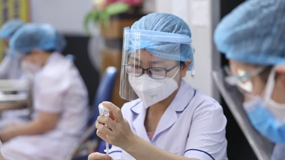 Hanoi pide acelerar vacunación contra la COVID-19 para pobladores