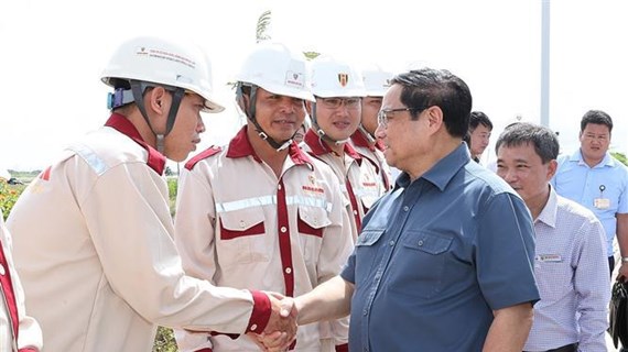 Premier vietnamita inspecciona proyectos clave de infraestructura en Bac Lieu