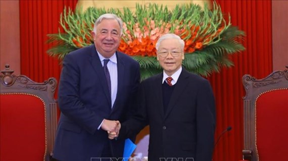 Máximo dirigente vietnamita dialoga con presidente del Senado de Francia