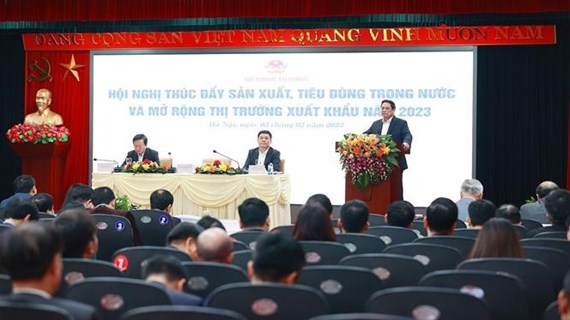 Premier vietnamita orienta tareas del sector de industria y comercio