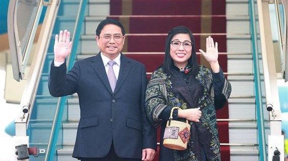 Premier parte de Hanoi para realizar visitas oficiales a Singapur y Brunei