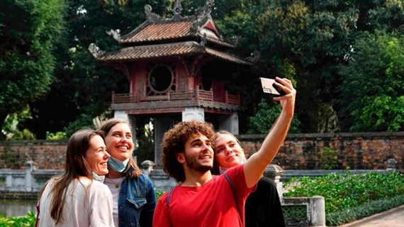 Casi un millón de turistas extranjeros visitan Hanoi en tres meses 