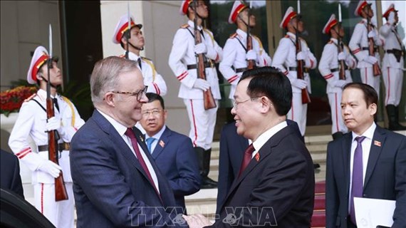  Titular del Parlamento vietnamita se reúne con primer ministro australiano