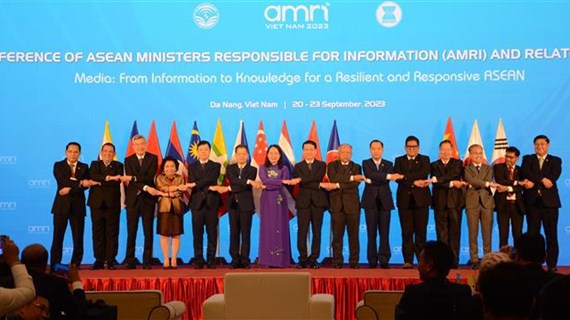 Reiteran prioridad concedida por Vietnam a sector de información 