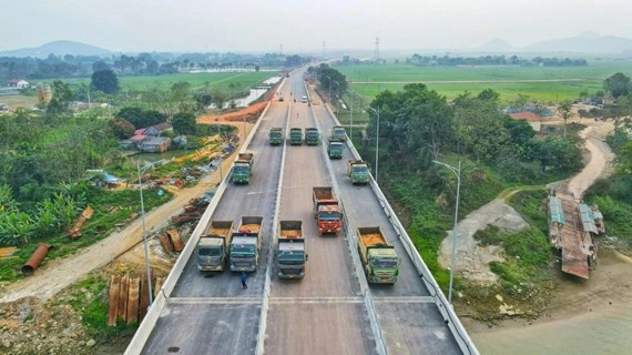Primer ministro insta a acelerar modernización de autopistas
