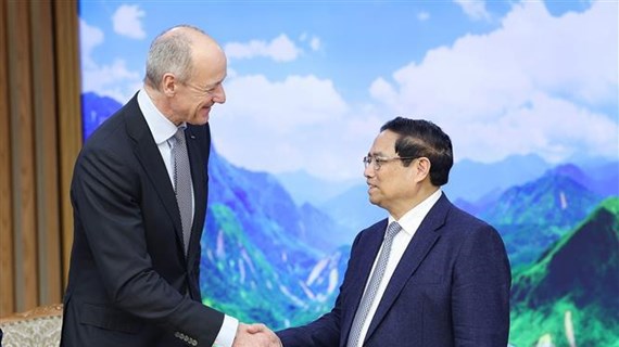 Premier vietnamita recibe a presidente del grupo alemán Siemens