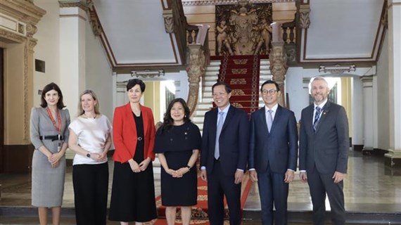 Ciudad Ho Chi Minh promueve cooperación multisectorial con socios canadienses